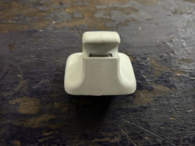 bontott VW GOLF VI Bal Napellenző Tartó