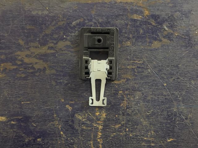 bontott VW GOLF VI Bal Napellenző Tartó