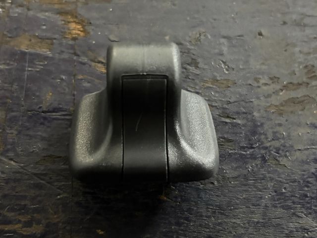 bontott VW GOLF VI Bal Napellenző Tartó