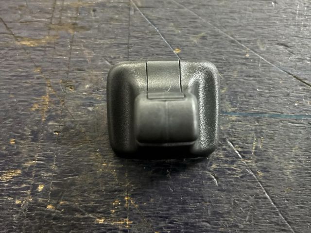 bontott VW GOLF VI Bal Napellenző Tartó