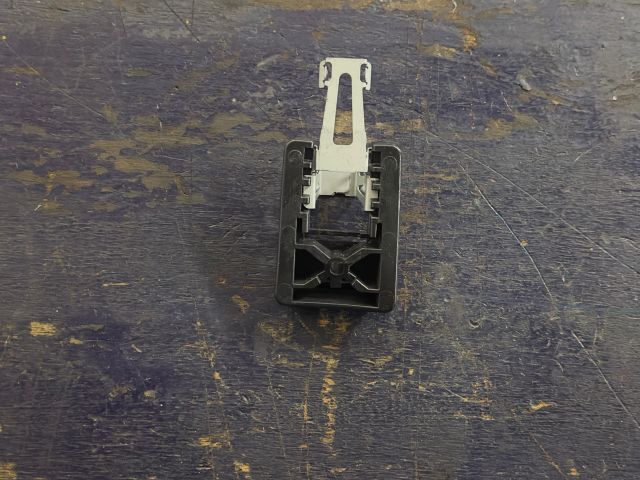 bontott VW GOLF VI Bal Napellenző Tartó