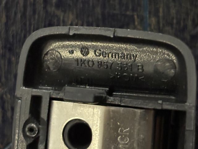 bontott VW GOLF VI Bal Napellenző Tartó