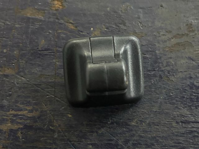 bontott VW GOLF VI Bal Napellenző Tartó