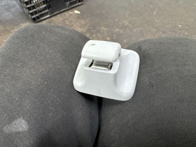 bontott VW GOLF VI Bal Napellenző Tartó