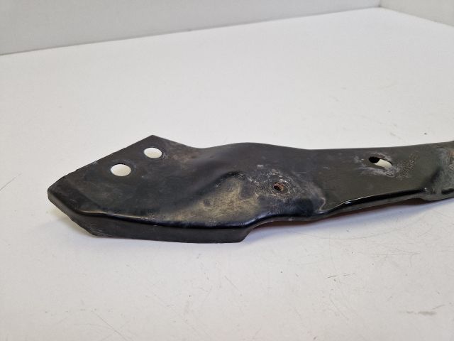 bontott VW GOLF VI Bal Sárvédő Oldaltartó