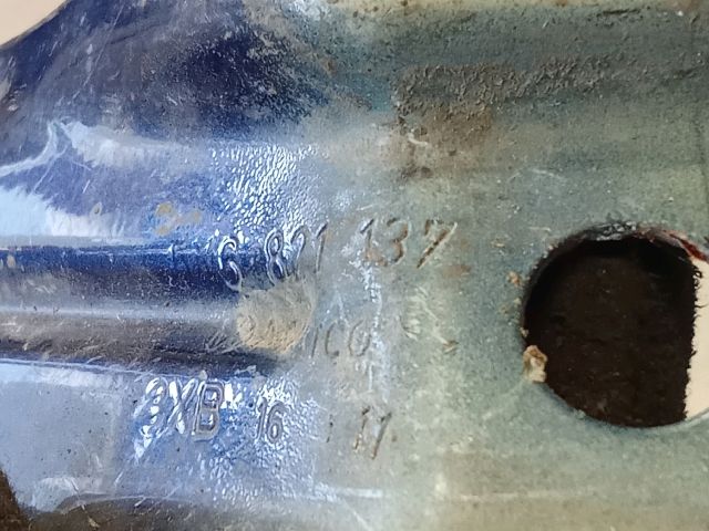 bontott VW GOLF VI Bal Sárvédő Oldaltartó