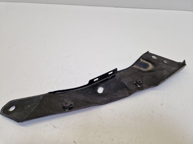 bontott VW GOLF VI Bal Sárvédő Oldaltartó