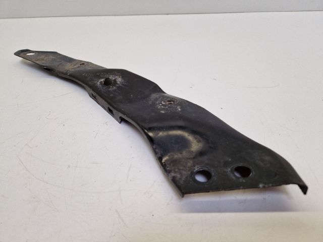 bontott VW GOLF VI Bal Sárvédő Oldaltartó