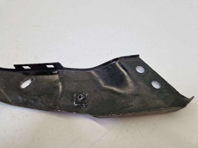 bontott VW GOLF VI Bal Sárvédő Oldaltartó