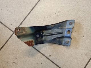 bontott VW GOLF VI Bal Sárvédő Oldaltartó