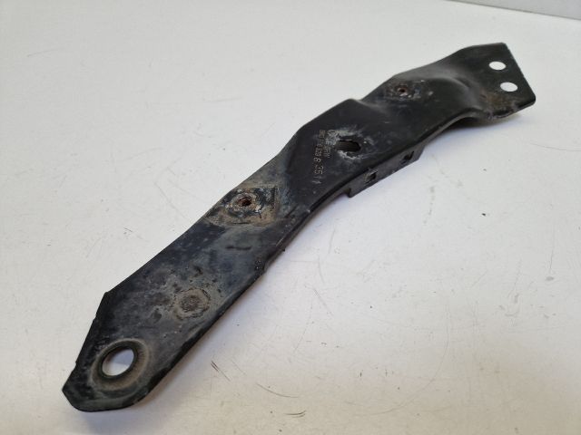 bontott VW GOLF VI Bal Sárvédő Oldaltartó