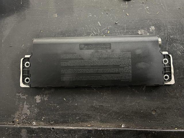 bontott VW GOLF VI Bal Térdlégzsák