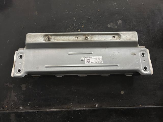 bontott VW GOLF VI Bal Térdlégzsák