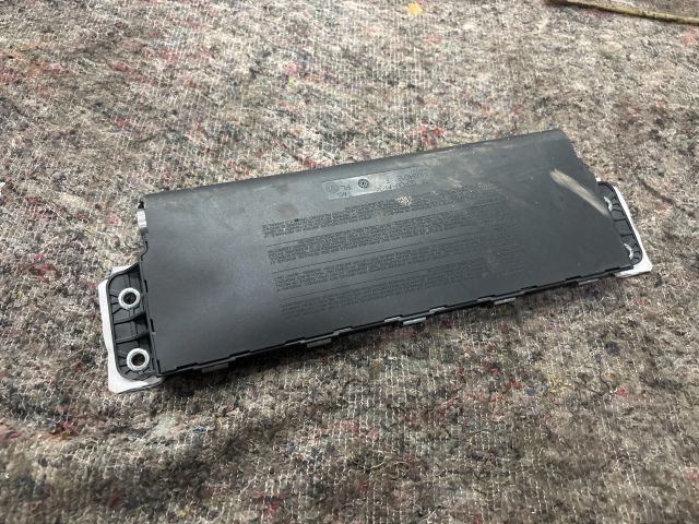 bontott VW GOLF VI Bal Térdlégzsák