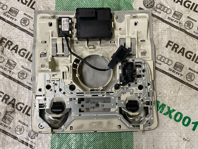 bontott VW GOLF VI Beltér Világítás Első