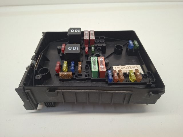 bontott VW GOLF VI Biztosítéktábla Doboz