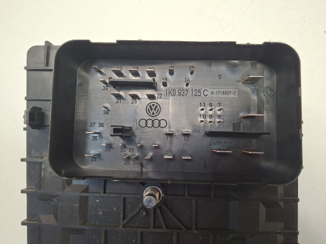 bontott VW GOLF VI Biztosítéktábla Doboz