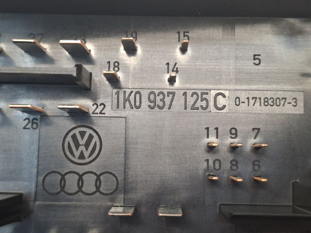 bontott VW GOLF VI Biztosítéktábla Doboz