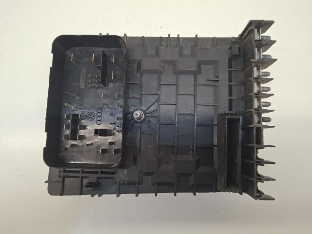 bontott VW GOLF VI Biztosítéktábla Doboz