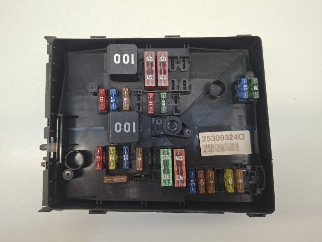 bontott VW GOLF VI Biztosítéktábla Doboz