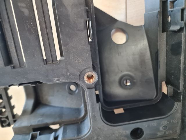 bontott VW GOLF VI Biztosítéktábla Doboz