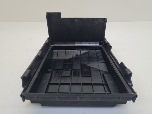 bontott VW GOLF VI Biztosítéktábla Fedél