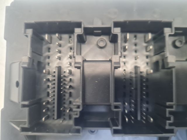 bontott VW GOLF VI Biztosítéktábla Utastér