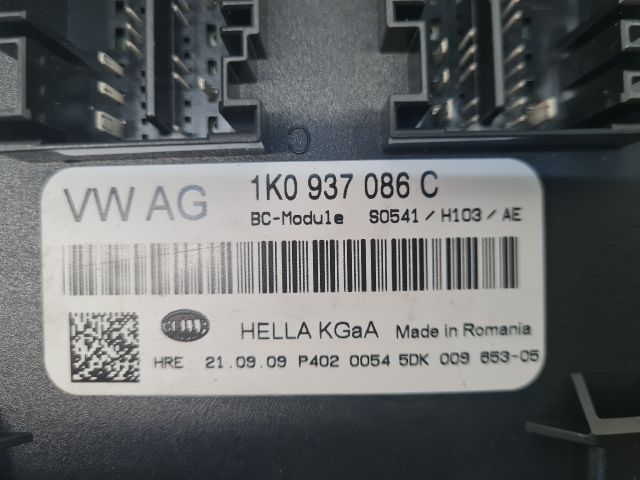 bontott VW GOLF VI Biztosítéktábla Utastér