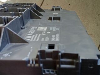 bontott VW GOLF VI Biztosítéktábla Utastér