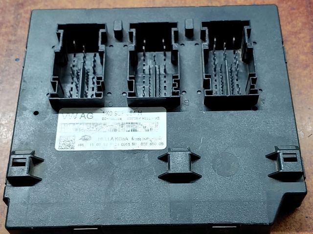 bontott VW GOLF VI Biztosítéktábla Utastér