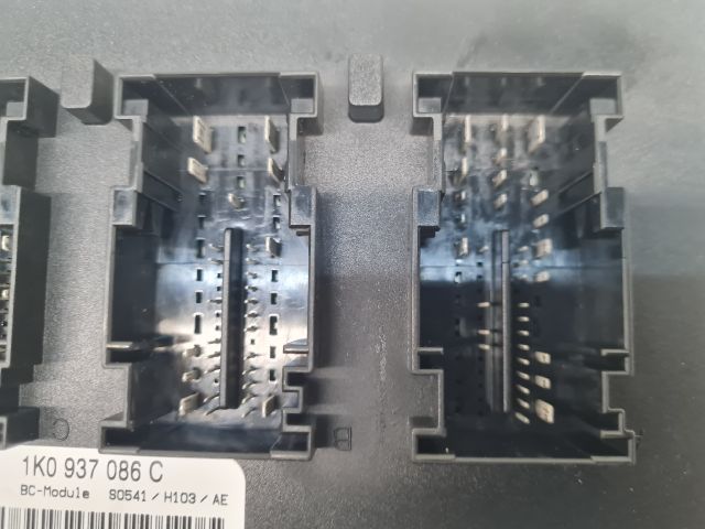 bontott VW GOLF VI Biztosítéktábla Utastér