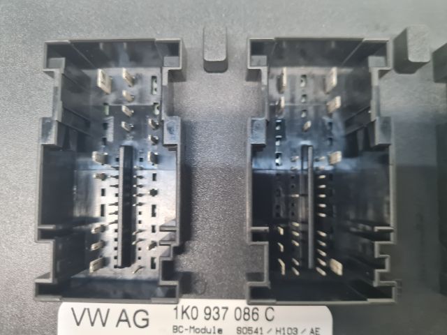 bontott VW GOLF VI Biztosítéktábla Utastér