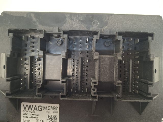 bontott VW GOLF VI Biztosítéktábla Utastér