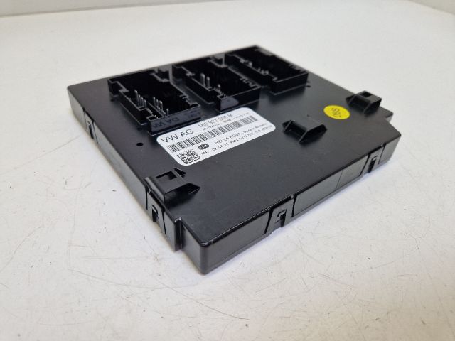 bontott VW GOLF VI Biztosítéktábla Utastér