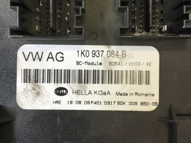 bontott VW GOLF VI Biztosítéktábla Utastér