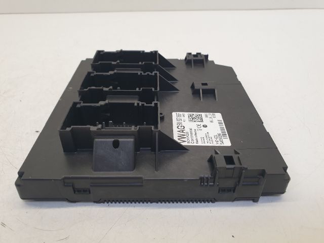 bontott VW GOLF VI Biztosítéktábla Utastér