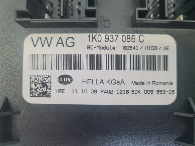 bontott VW GOLF VI Biztosítéktábla Utastér