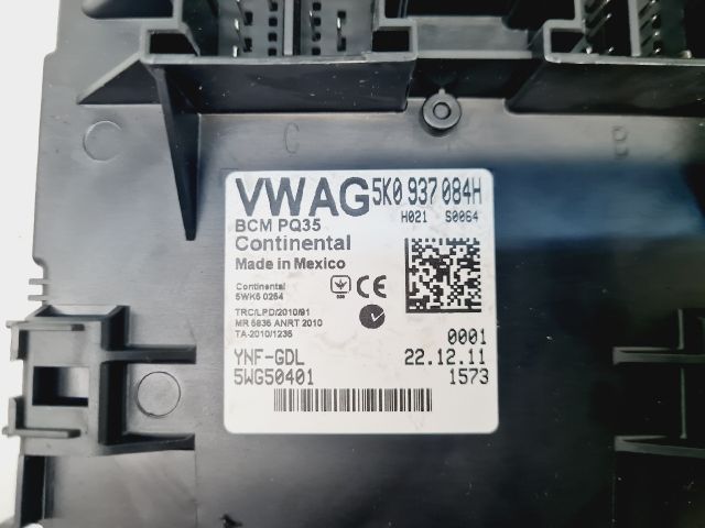 bontott VW GOLF VI Biztosítéktábla Utastér