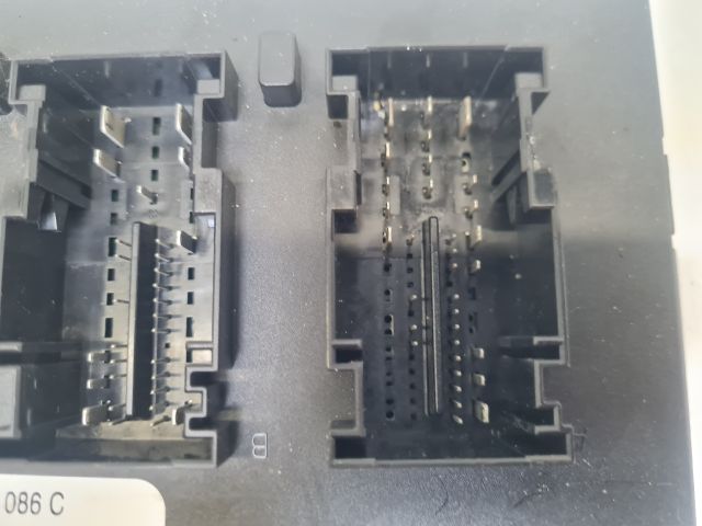 bontott VW GOLF VI Biztosítéktábla Utastér