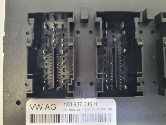 bontott VW GOLF VI Biztosítéktábla Utastér