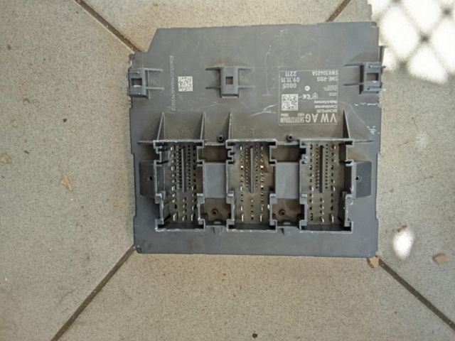 bontott VW GOLF VI Biztosítéktábla Utastér