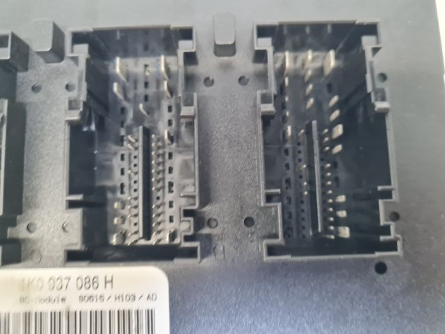 bontott VW GOLF VI Biztosítéktábla Utastér