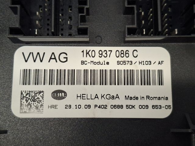 bontott VW GOLF VI Biztosítéktábla Utastér