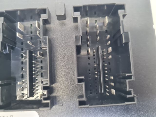 bontott VW GOLF VI Biztosítéktábla Utastér