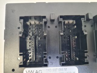 bontott VW GOLF VI Biztosítéktábla Utastér