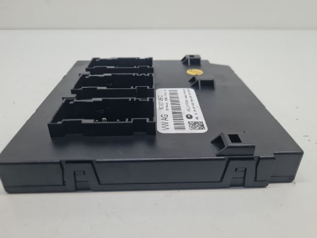 bontott VW GOLF VI Biztosítéktábla Utastér