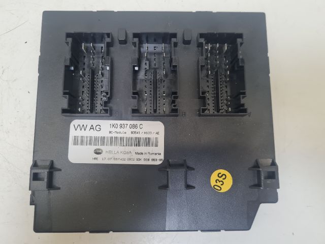 bontott VW GOLF VI Biztosítéktábla Utastér