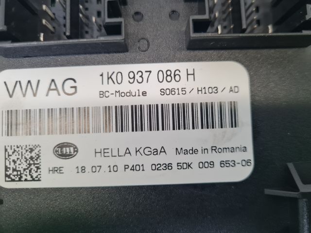 bontott VW GOLF VI Biztosítéktábla Utastér