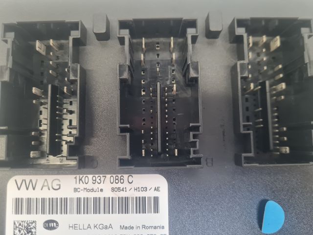 bontott VW GOLF VI Biztosítéktábla Utastér