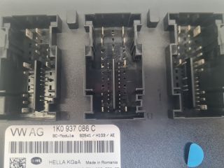 bontott VW GOLF VI Biztosítéktábla Utastér